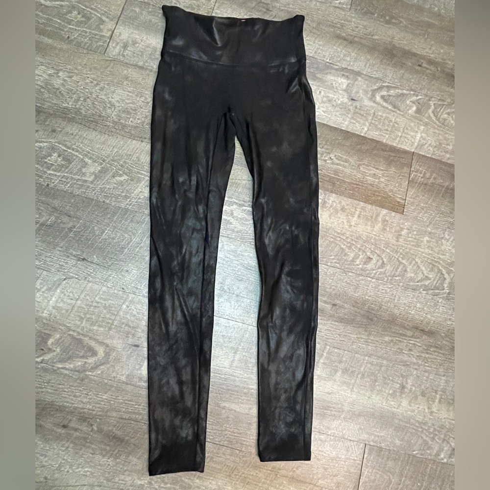 SPANX‎ Black Leggings with Red Tag size Medium